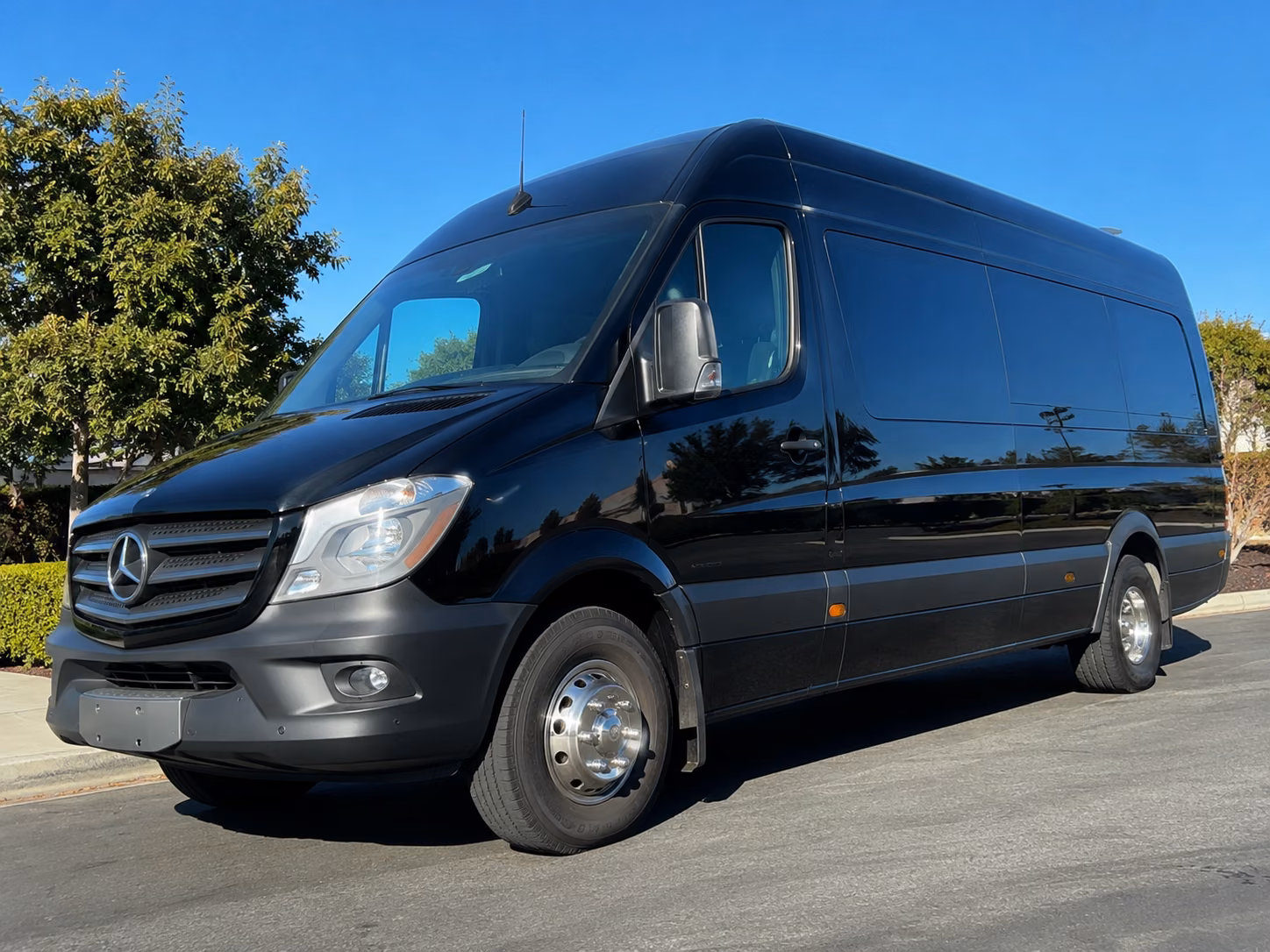 find the perfect transportation for your next airport transfer 1