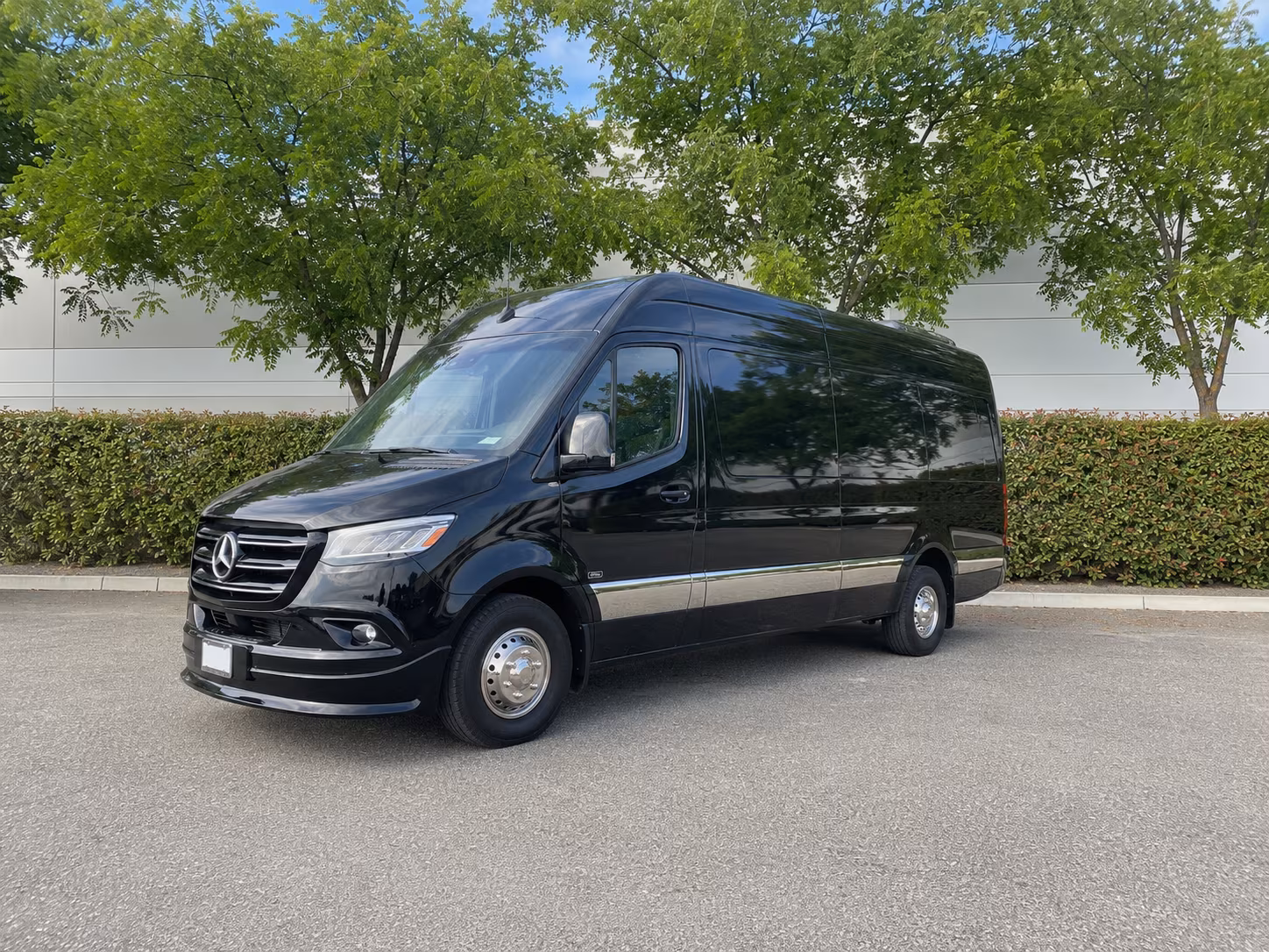 find the perfect transportation for your next airport transfer 3