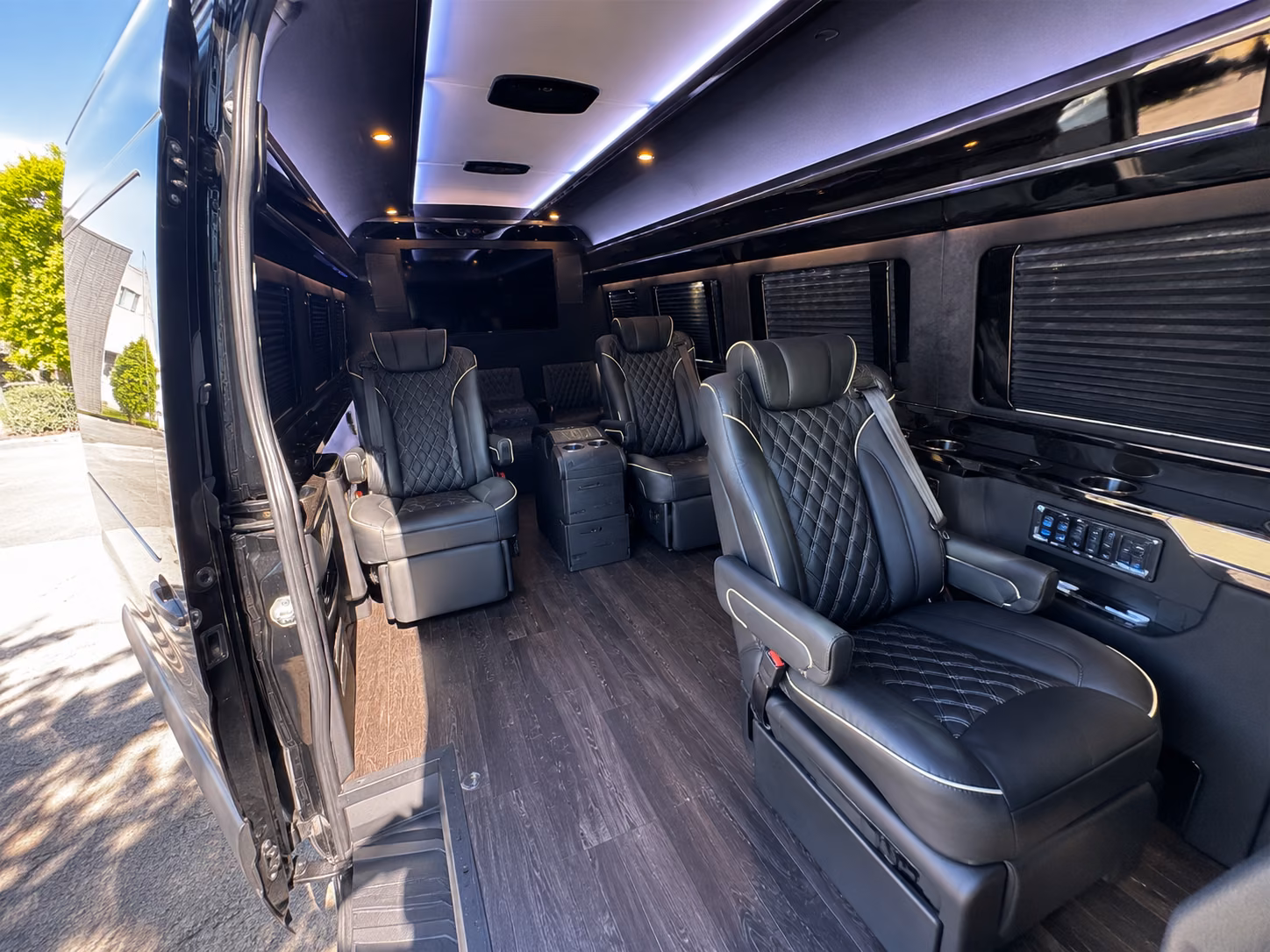 find the perfect transportation for your next airport transfer 4