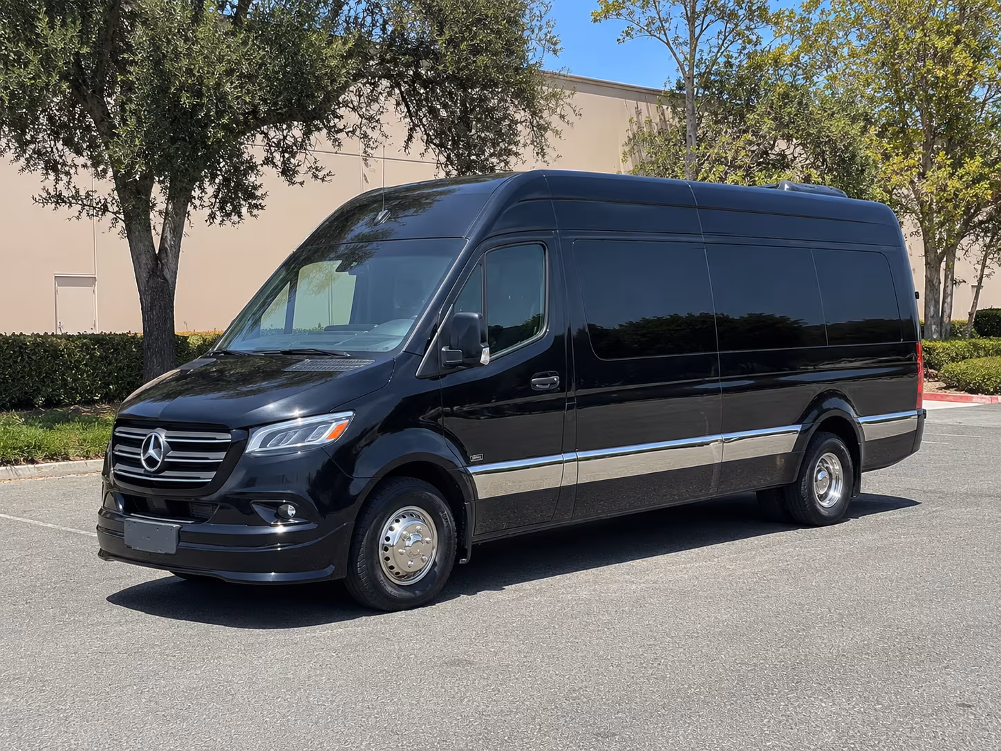 salinas 18 passenger sprinter van